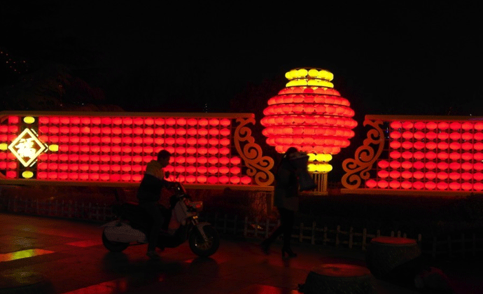 大型不銹鋼燈光雕塑2.gif 大型不銹鋼燈光雕塑2.gif