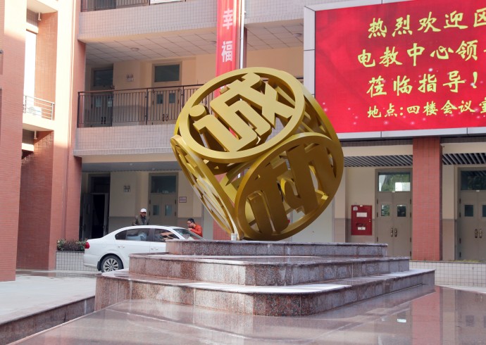 ���е��������ăr(ji��)ֵ����α��F(xi��n)��